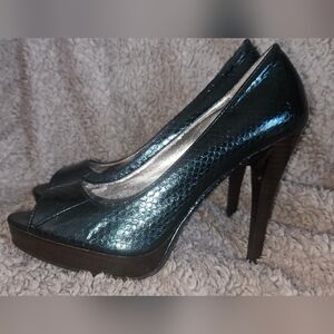Calvin Klein Metallic Green Leather Snakeskin Platform Peep Toe Pumps sz 6